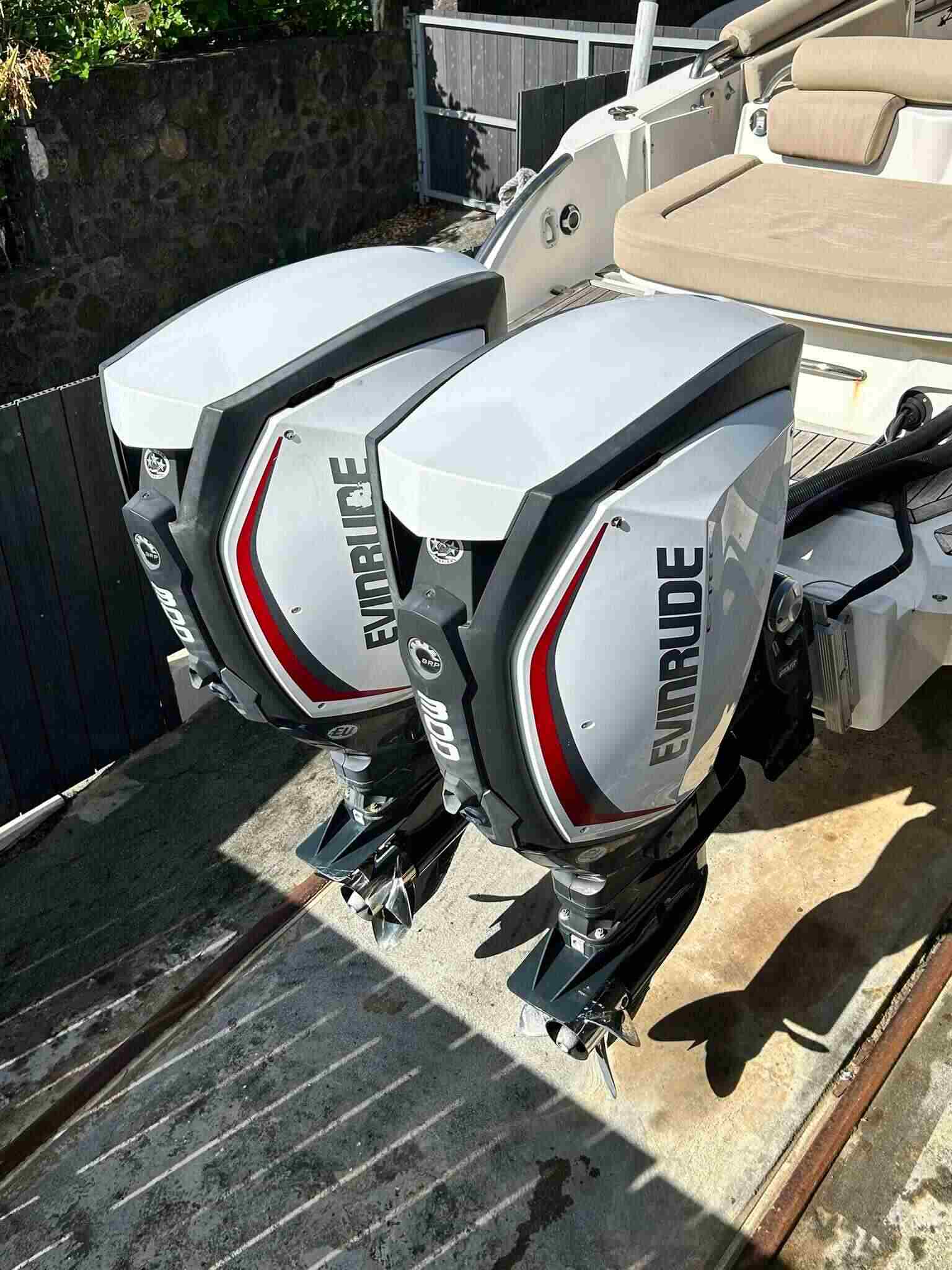 area-marine-legend-33-console-central-2011 (10)