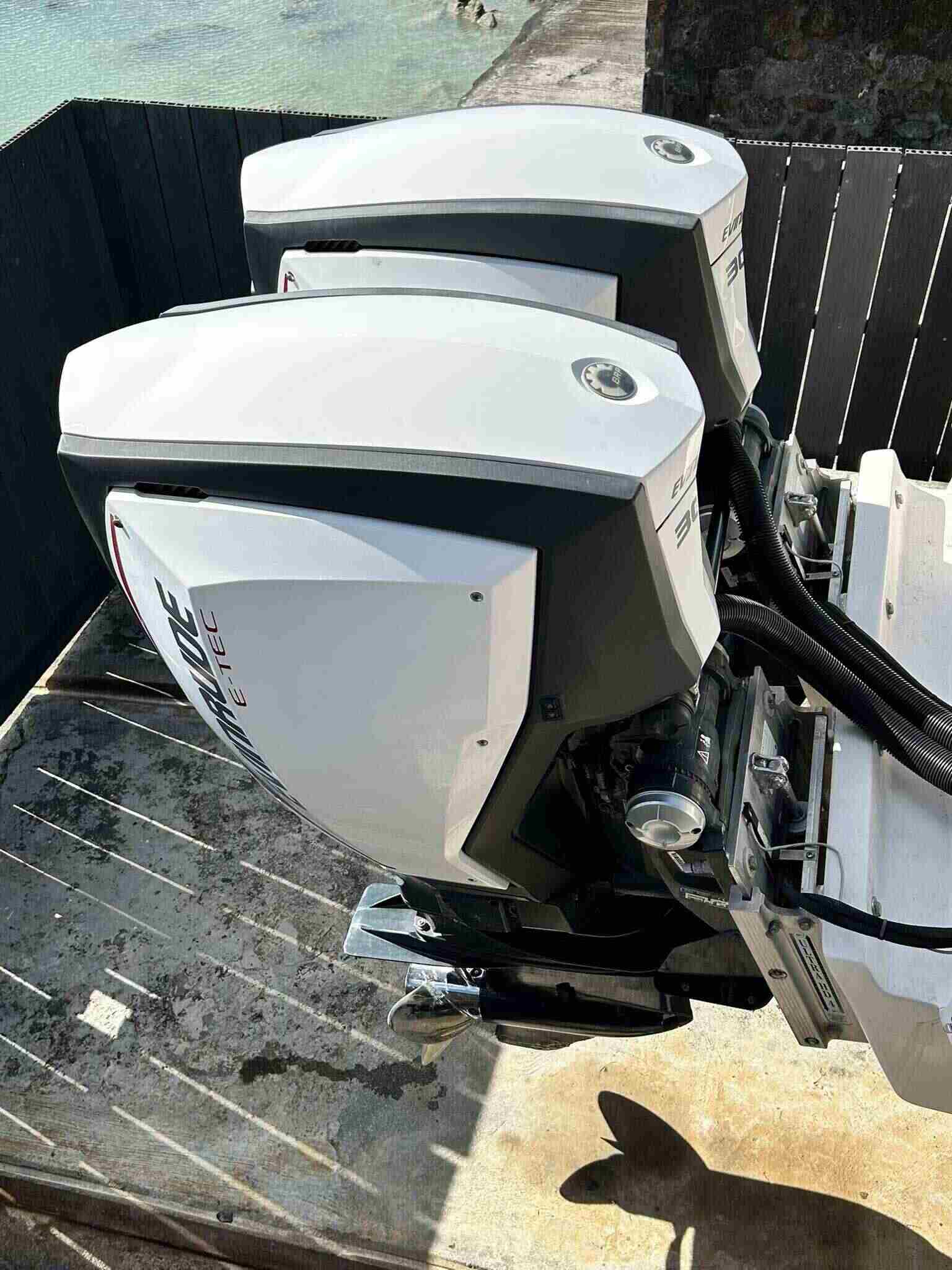 area-marine-legend-33-console-central-2011 (12)