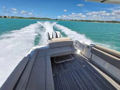 area-marine-legend-33-console-central-2011 (14)