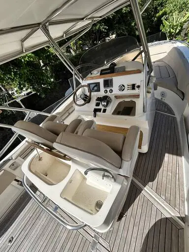 area-marine-legend-33-console-central-2011 (16)