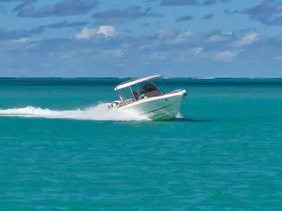 area-marine-legend-33-console-central-2011 (22)