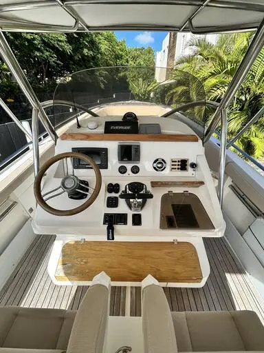 area-marine-legend-33-console-central-2011 (23)