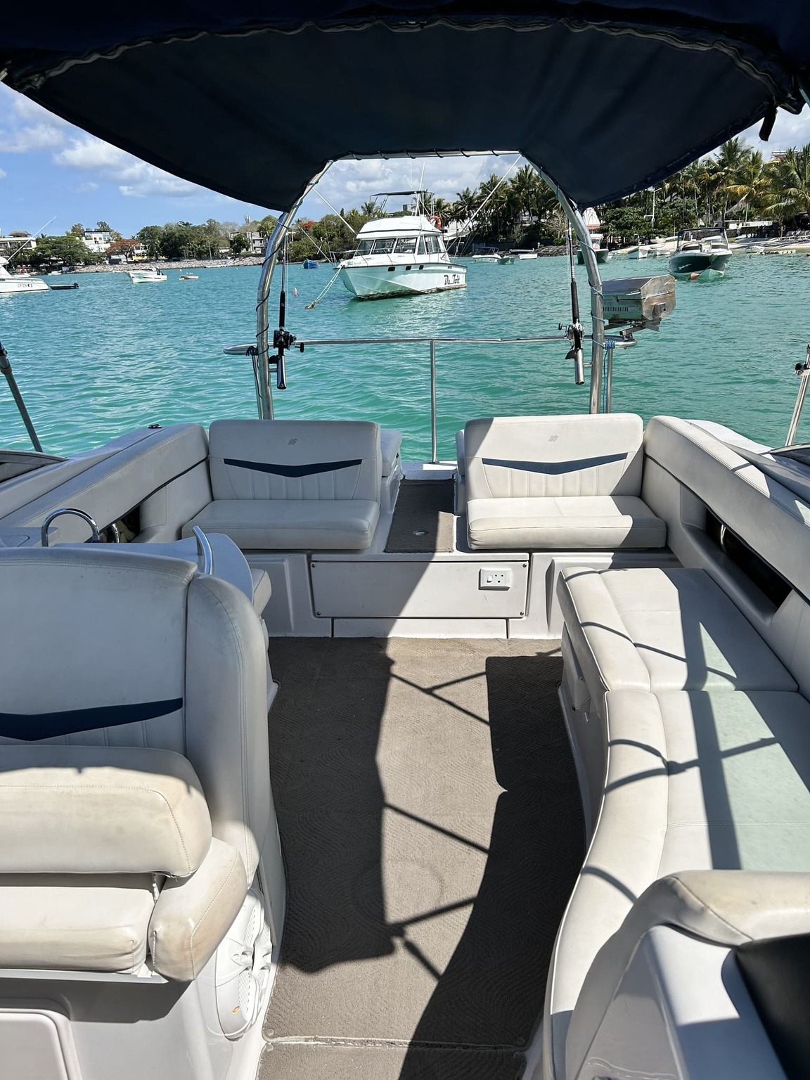 Four Winns H310 - area-marine (1)