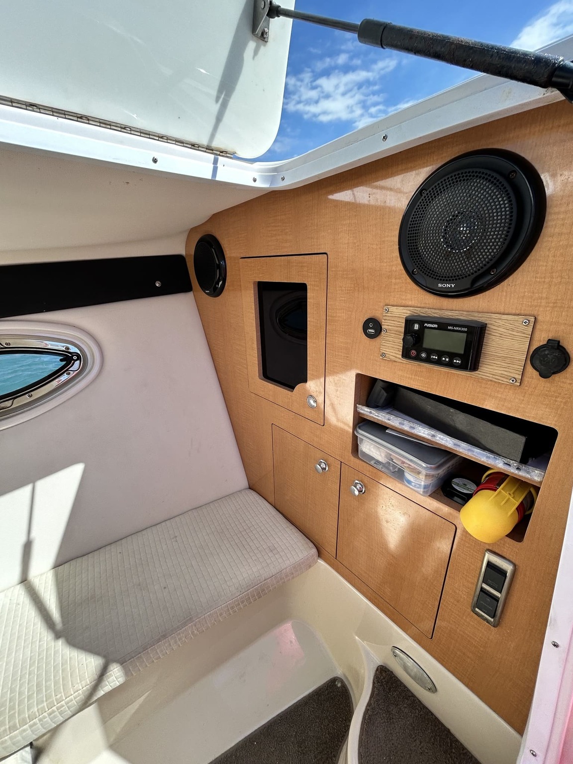 Four Winns H310 - area-marine (15)